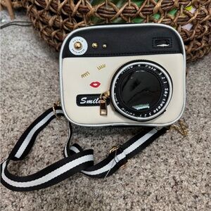 Retro Camera Style‎ Crossbody Bag - Black and Cream